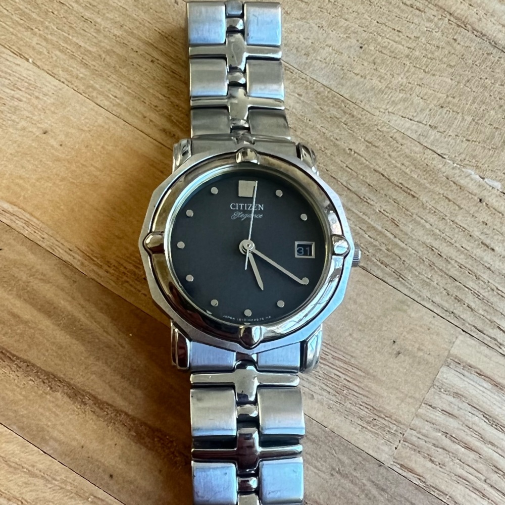 Citizen elegance ladies black dial silver tone dress watch NEW BATTERY
